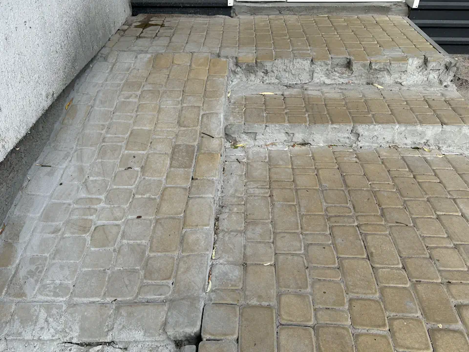 Тротуарна плитка Старе місто гірчичний з сірим бордюром — фото 2