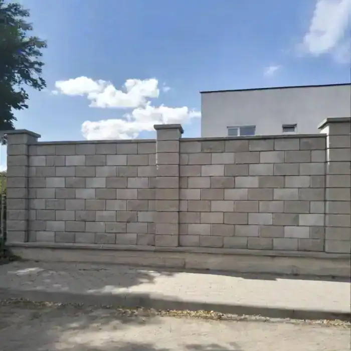Блок для паркану