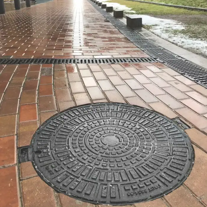 Люк пластиковий Easy D800 DN600 круглий легкий чорний з замком